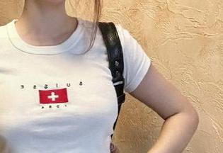 17吃瓜网址：跟着机暴少女来一场虚拟冒险，靠谱吗？