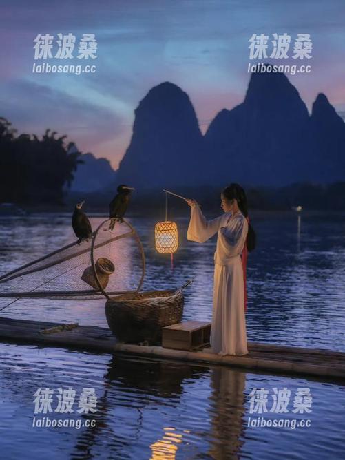 观看时，心里默念“51.cn”的各种八卦，算了，不说了。