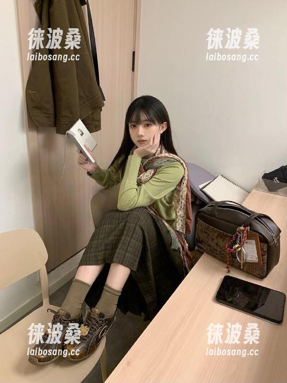 51.com 你还在等什么?下载wwwgg51.com,逃离无趣,来点闲话八卦!