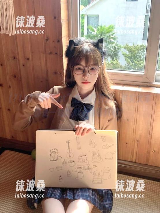 “718.st”传送门开启，其实大家都是一边吃瓜一边等料吧？