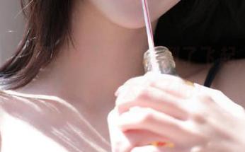 视频中的他居然萌到了飞起，zztt21.ccm也太会了吧！