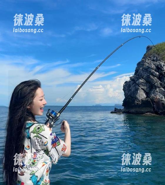 五一吃瓜 在五一吃瓜官网登录后,你的无聊终结者来了,爽翻天的瓜等你来咬一口!
