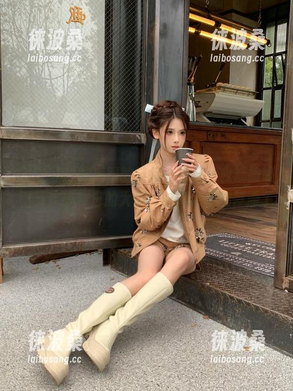 吃瓜网的链接一打开，我就被吸引到这些今日的大瓜，时间好像都停滞了。