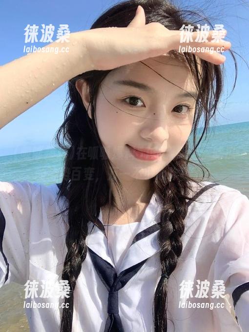 在呱呱爆料51苹果版上，吃瓜的姿势百变，万一不小心炸裂了？