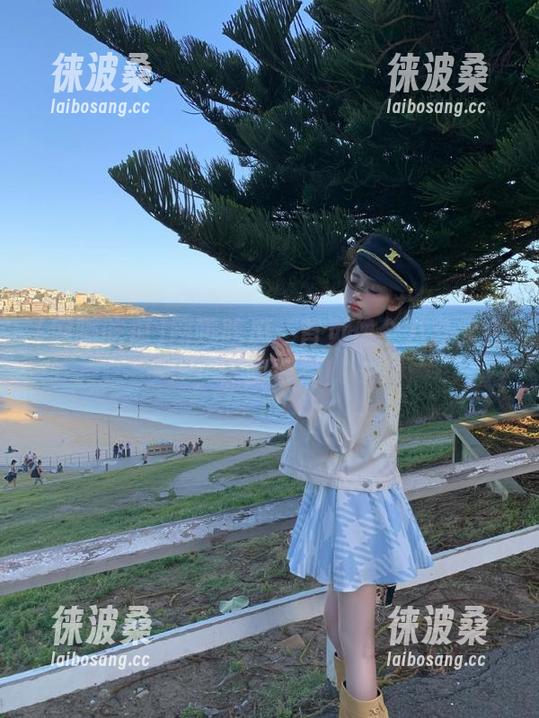 网曝吃瓜：首页像个八卦大会，热闹得很！