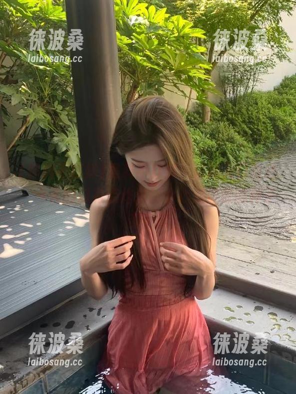 黑料不打烊，最新入口直达，今天的瓜有点炸裂！小心别被撒的种子击中啊