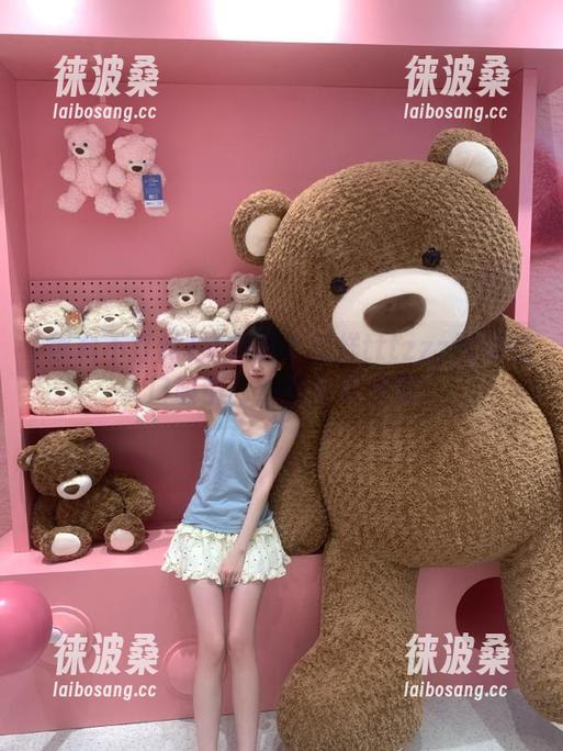 被黑料不打烊tttzzz网站的入口吸引，心里默默感叹。
