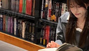 “黑料不打烊”这网页，一进去就像进入了一场大逃杀，能不能活着出来全看运气了。