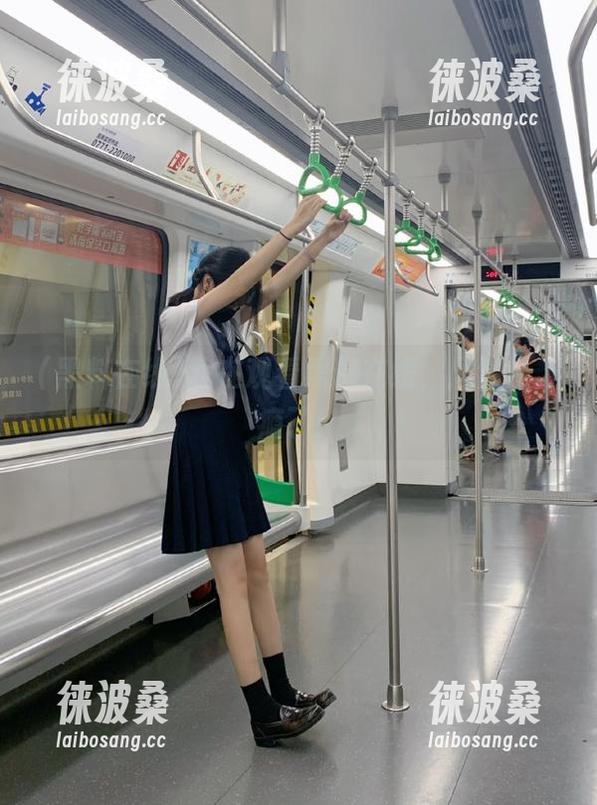 我在观看黑料在线，居然还上瘾了！