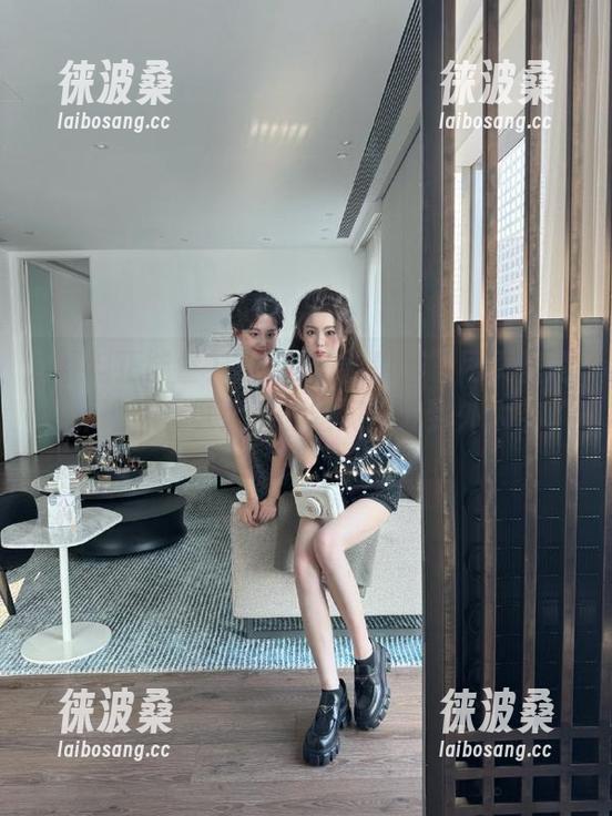 “黑料正能量群”网页里的神评论，感觉大家的脑洞都开到外太空了。