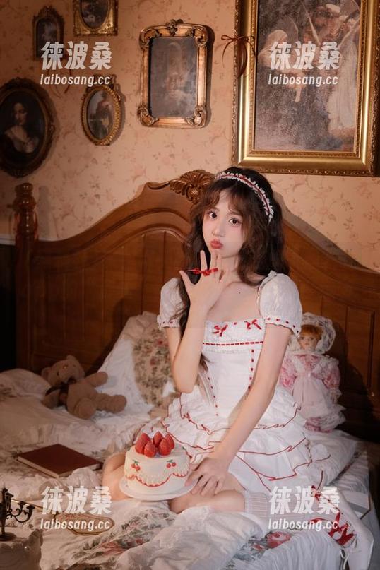深夜聊天的话题都变成了黑料社app的“资源”，我心里小九九不停运转...