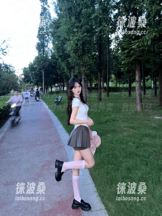 进入黑料社苹果版，一秒成为吃瓜高手，别的APP给你送外卖，我给你送瓜！