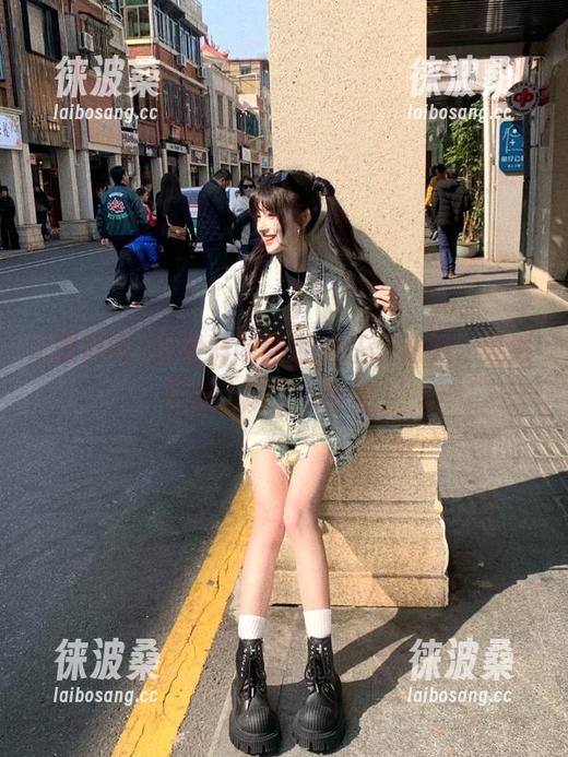 在黑料网网址疯狂翻视频，突然不想上班了，哈哈！